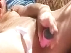 Awsome teen vibing her trimmed cunt