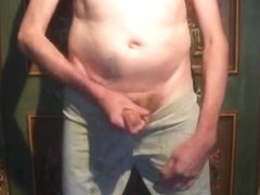 Zeigen in Dessous und wichsen vor dem Schrank