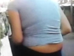 Nalgona En Mallas Negras Sentada