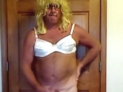 Sissy Masturbating In Pantyhose