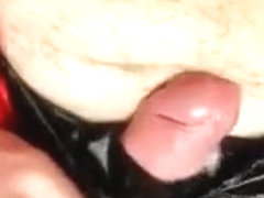 Im Regenanzug schoen ins PVC Hoeschen gespritzt