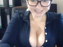 Big Tits Babe Enjoying in Public - CamSexySluts