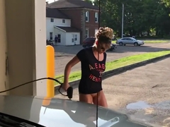 MILF GREAT ASS IN HEELS AS CARS DRIVE BY OUTDOOR CARWASH