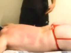 spanking mature CD - dandole con la mano y cinto a maduro