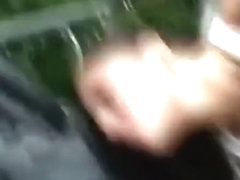 Une pousseuse se fait defoncer en bordure de la route - Quebec Porn