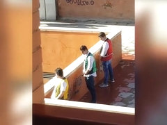 Meando en fiesta popular